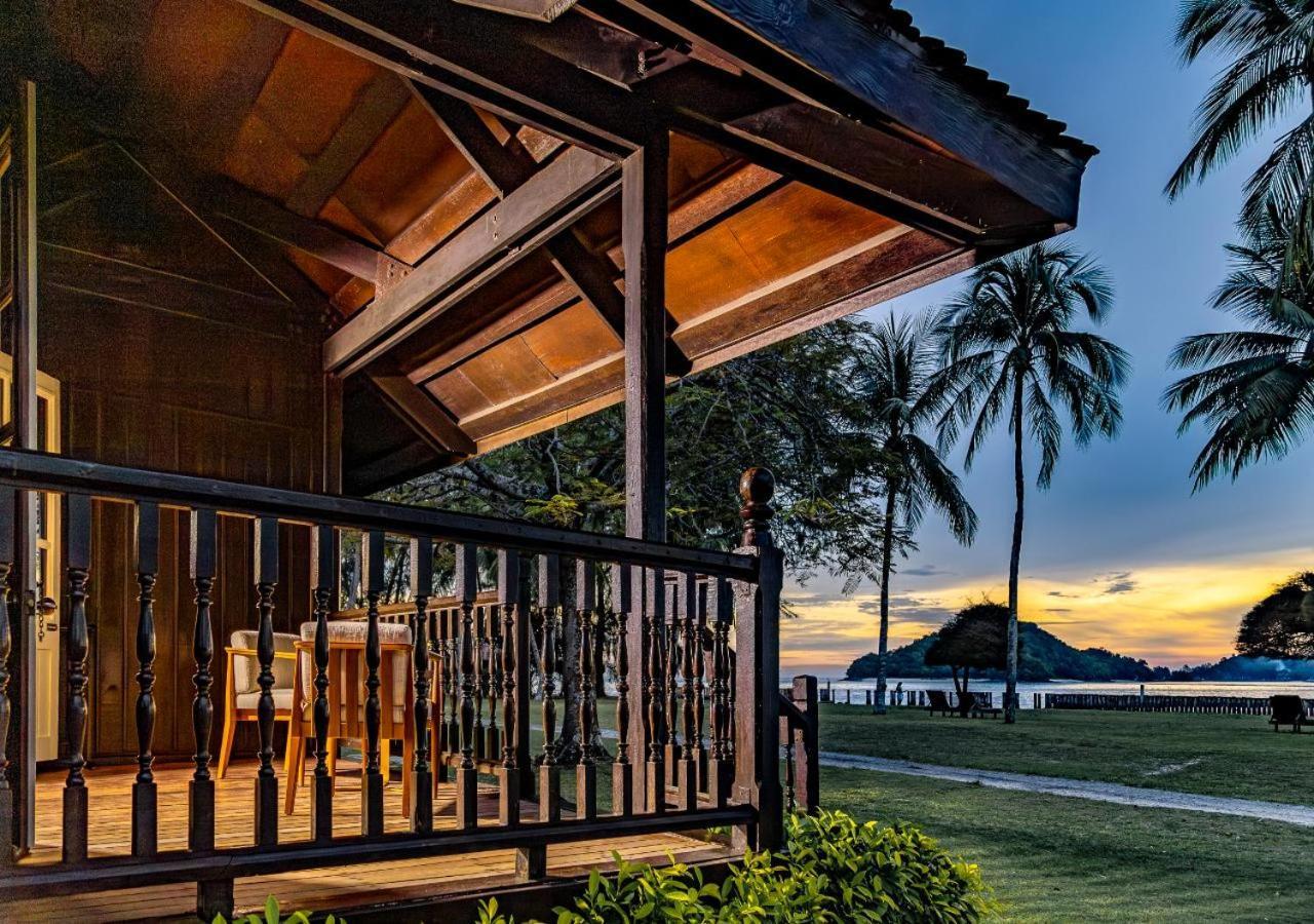 เพอลังอิ บีช รีสอร์ต แอนด์ สปา ลังกาวี Hotel Langkawi ภายนอก รูปภาพ Sunset at the resort