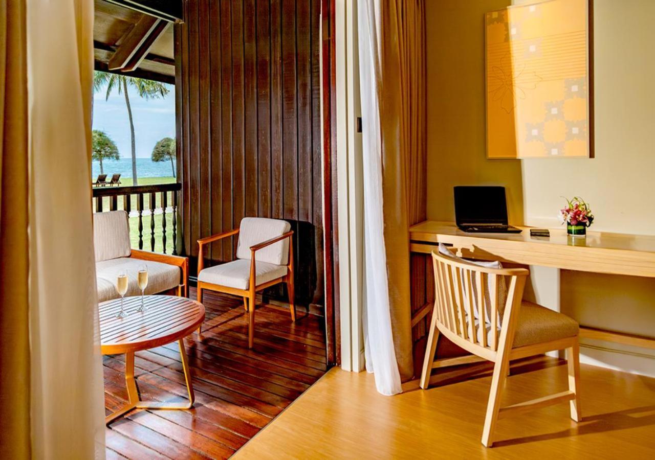 เพอลังอิ บีช รีสอร์ต แอนด์ สปา ลังกาวี Hotel Langkawi ภายนอก รูปภาพ A room at the resort