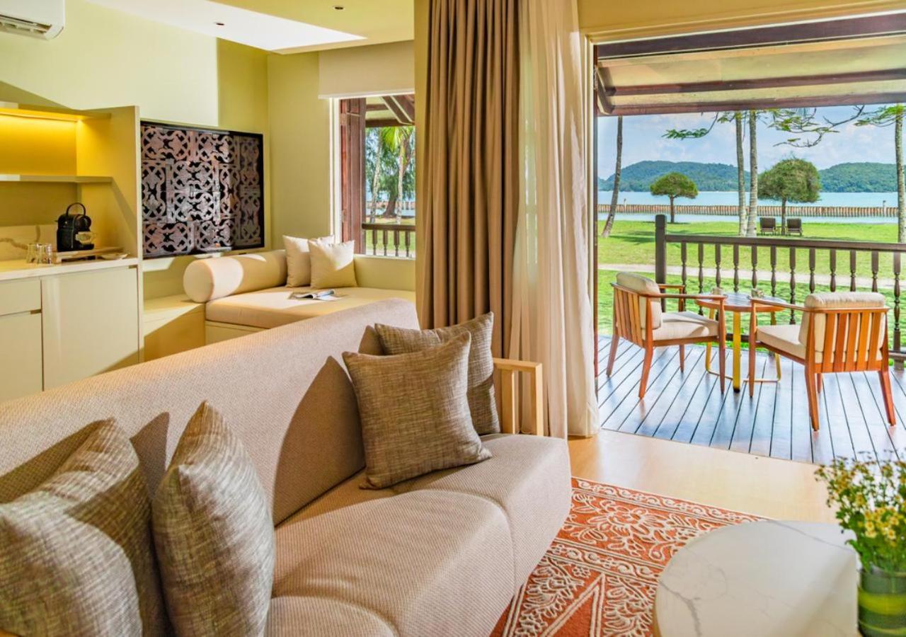 เพอลังอิ บีช รีสอร์ต แอนด์ สปา ลังกาวี Hotel Langkawi ภายนอก รูปภาพ A suite at the resort
