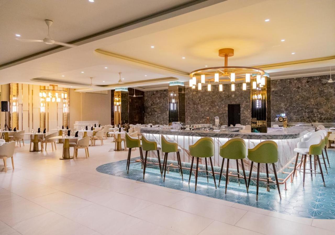 เพอลังอิ บีช รีสอร์ต แอนด์ สปา ลังกาวี Hotel Langkawi ภายนอก รูปภาพ The Bar