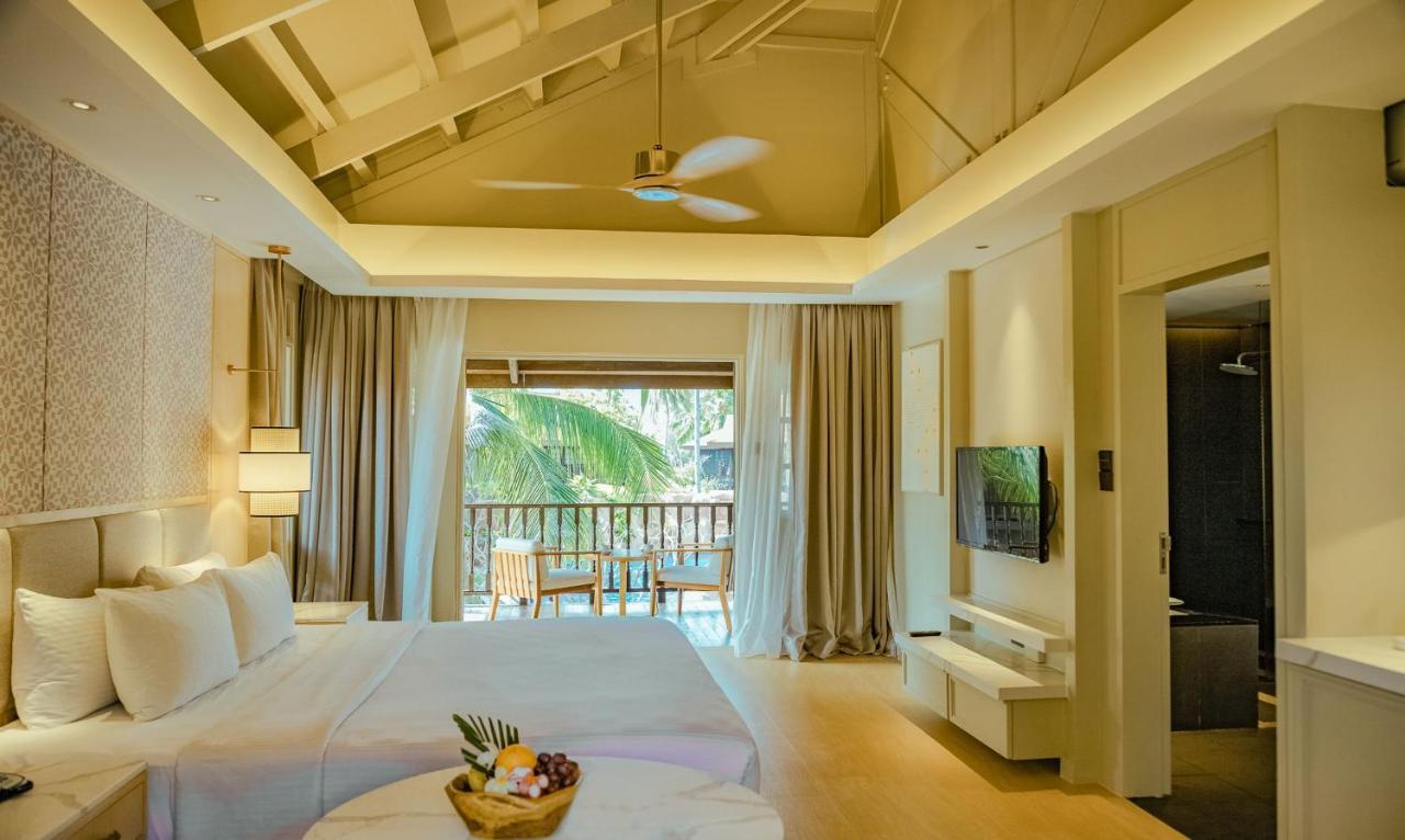 เพอลังอิ บีช รีสอร์ต แอนด์ สปา ลังกาวี Hotel Langkawi ภายนอก รูปภาพ A room at the resort