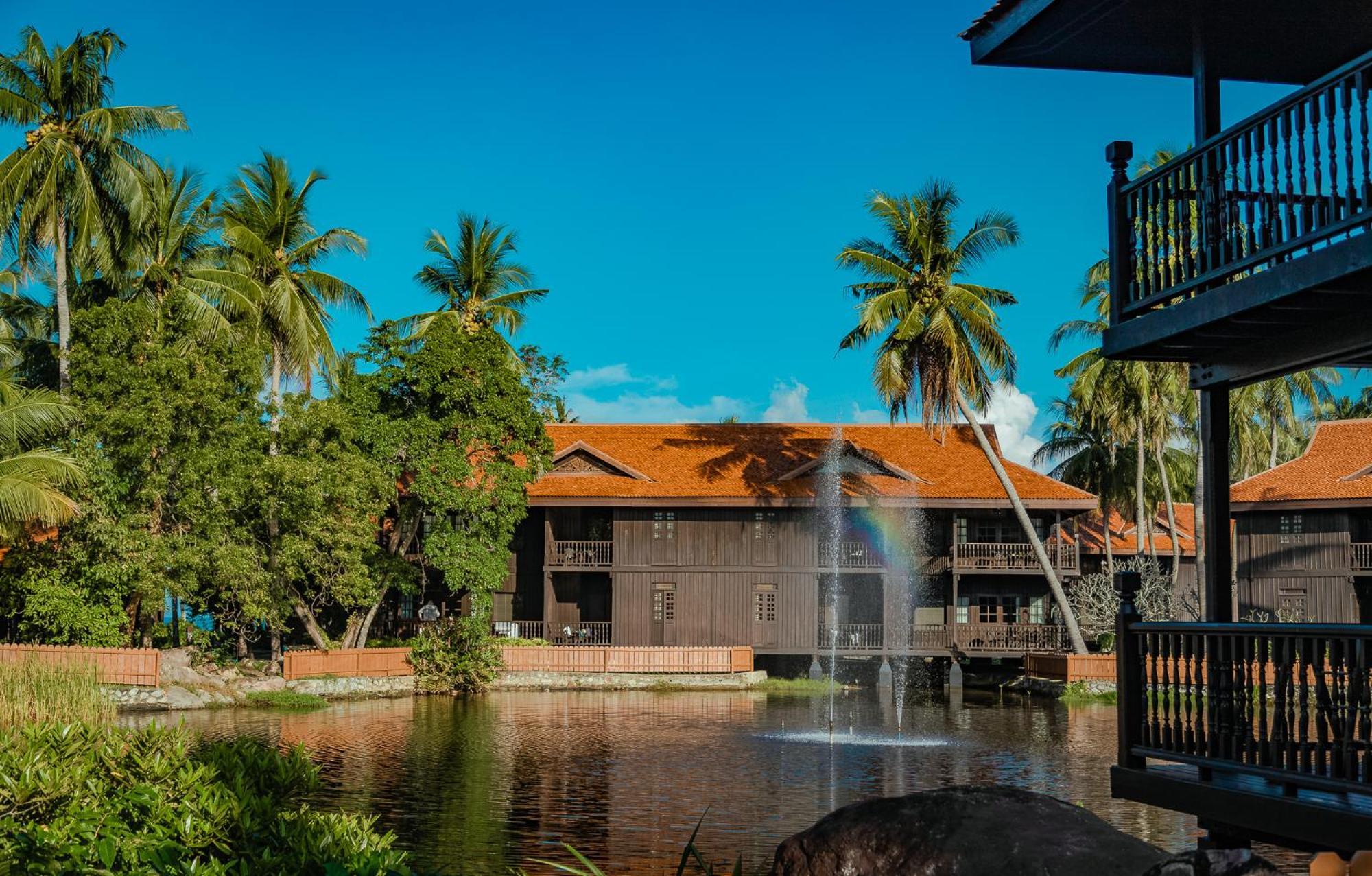 เพอลังอิ บีช รีสอร์ต แอนด์ สปา ลังกาวี Hotel Langkawi ภายนอก รูปภาพ The resort's main building