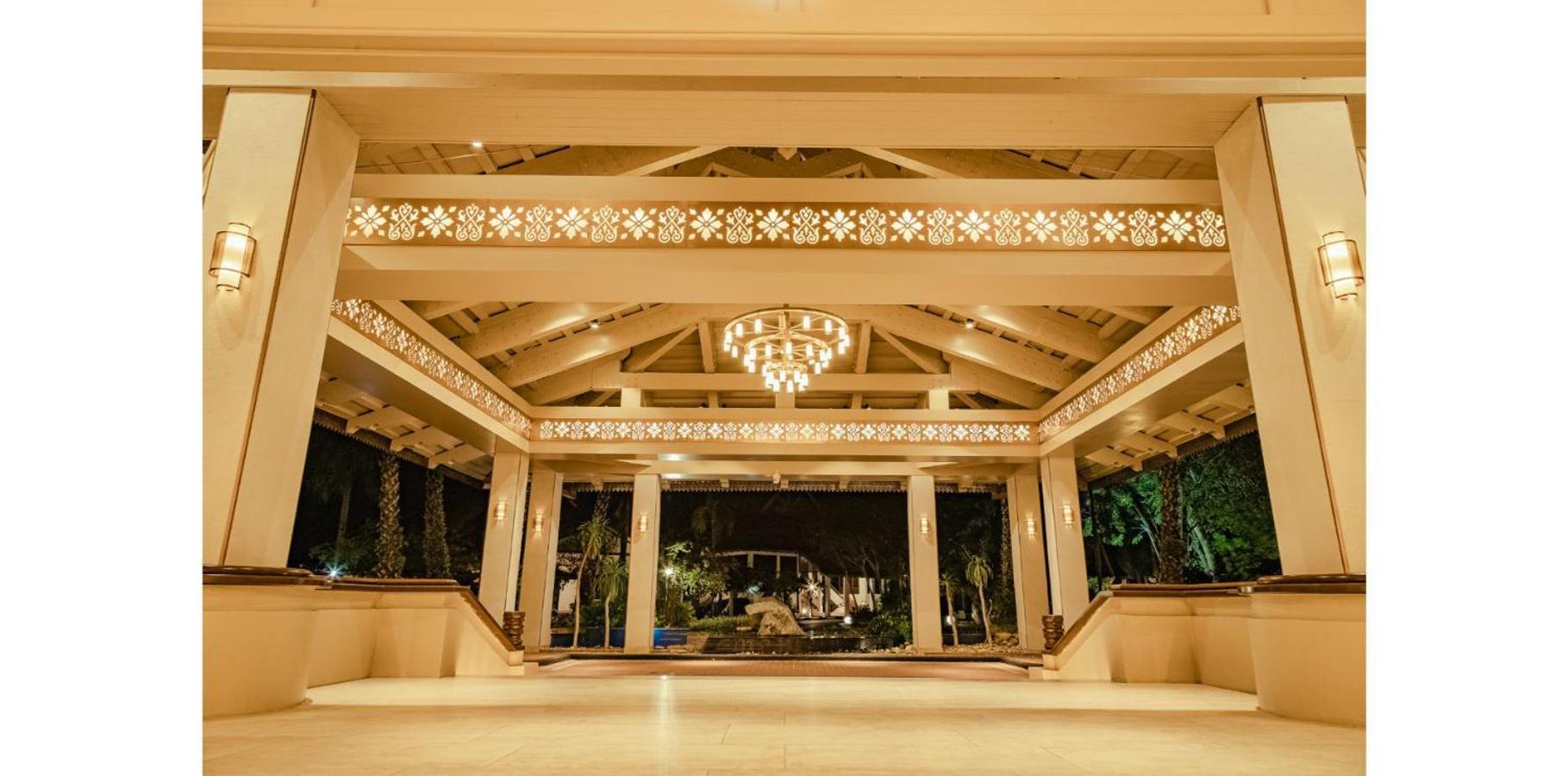 เพอลังอิ บีช รีสอร์ต แอนด์ สปา ลังกาวี Hotel Langkawi ภายนอก รูปภาพ The lobby of the hotel