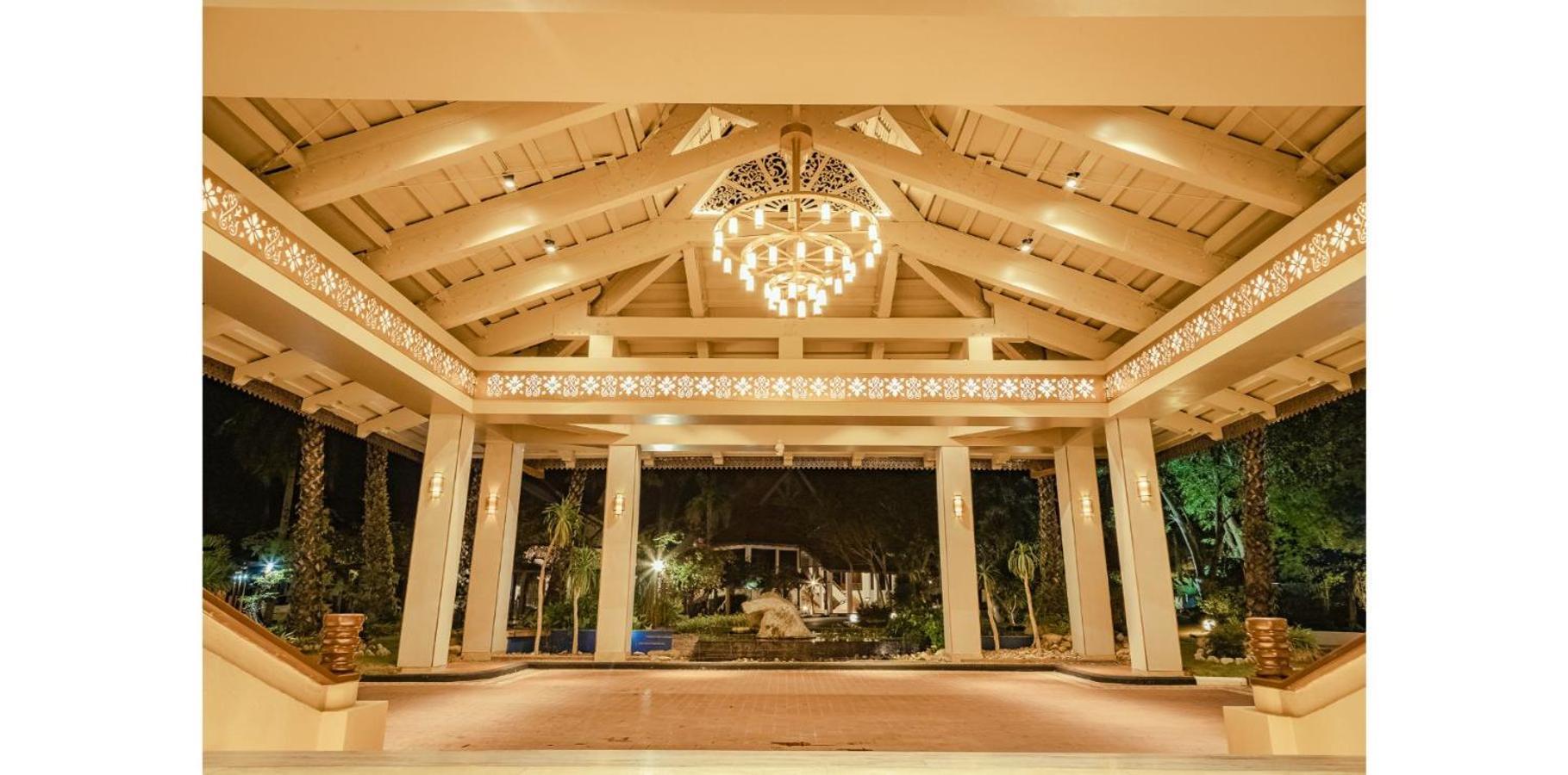 เพอลังอิ บีช รีสอร์ต แอนด์ สปา ลังกาวี Hotel Langkawi ภายนอก รูปภาพ The lobby of the Royal Thai Suite
