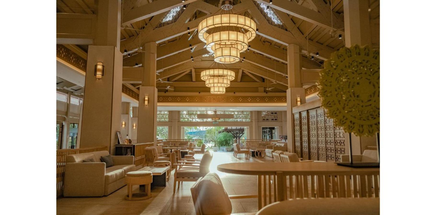 เพอลังอิ บีช รีสอร์ต แอนด์ สปา ลังกาวี Hotel Langkawi ภายนอก รูปภาพ The interior of the lobby
