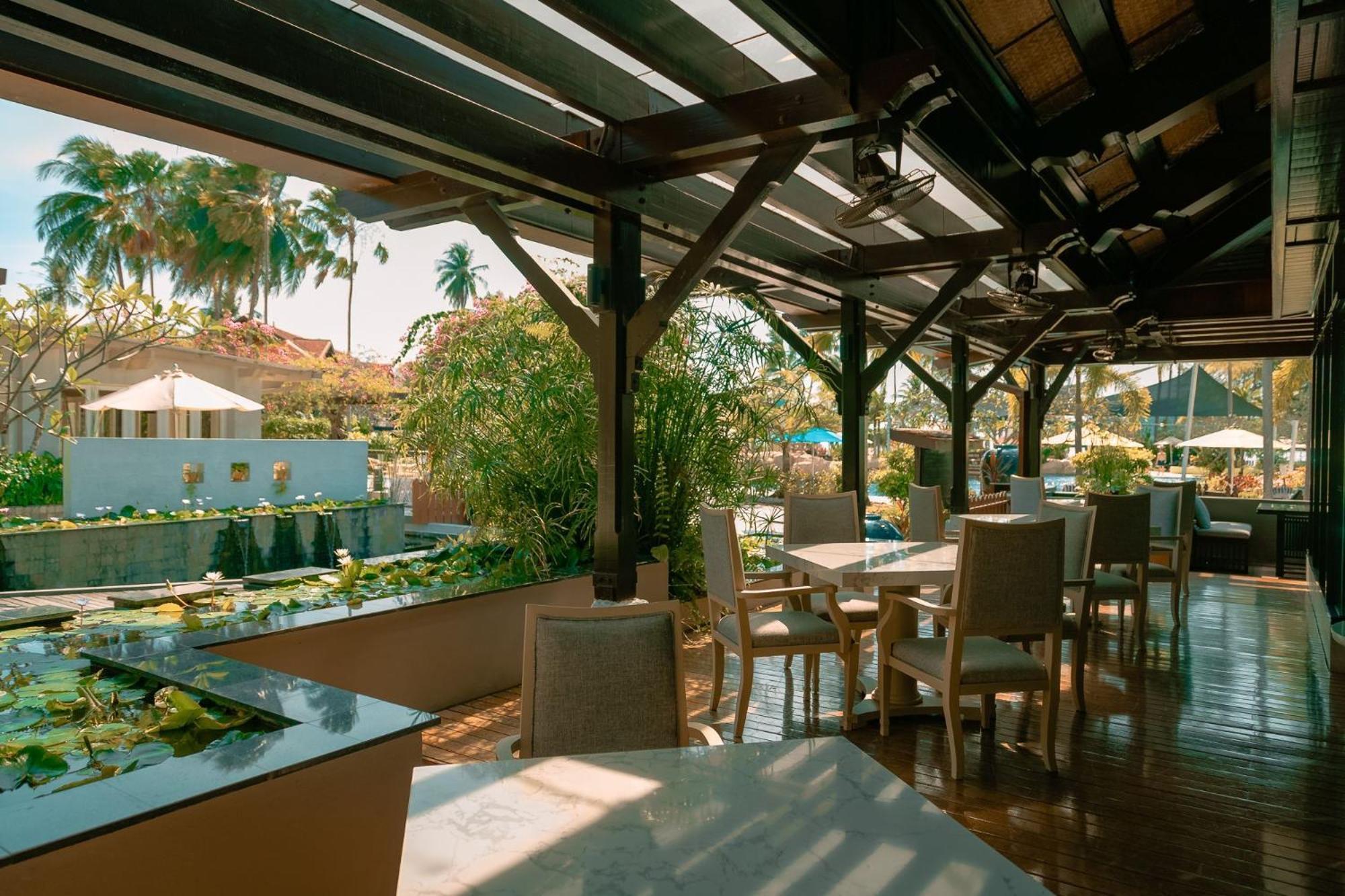 เพอลังอิ บีช รีสอร์ต แอนด์ สปา ลังกาวี Hotel Langkawi ภายนอก รูปภาพ The interior of the restaurant