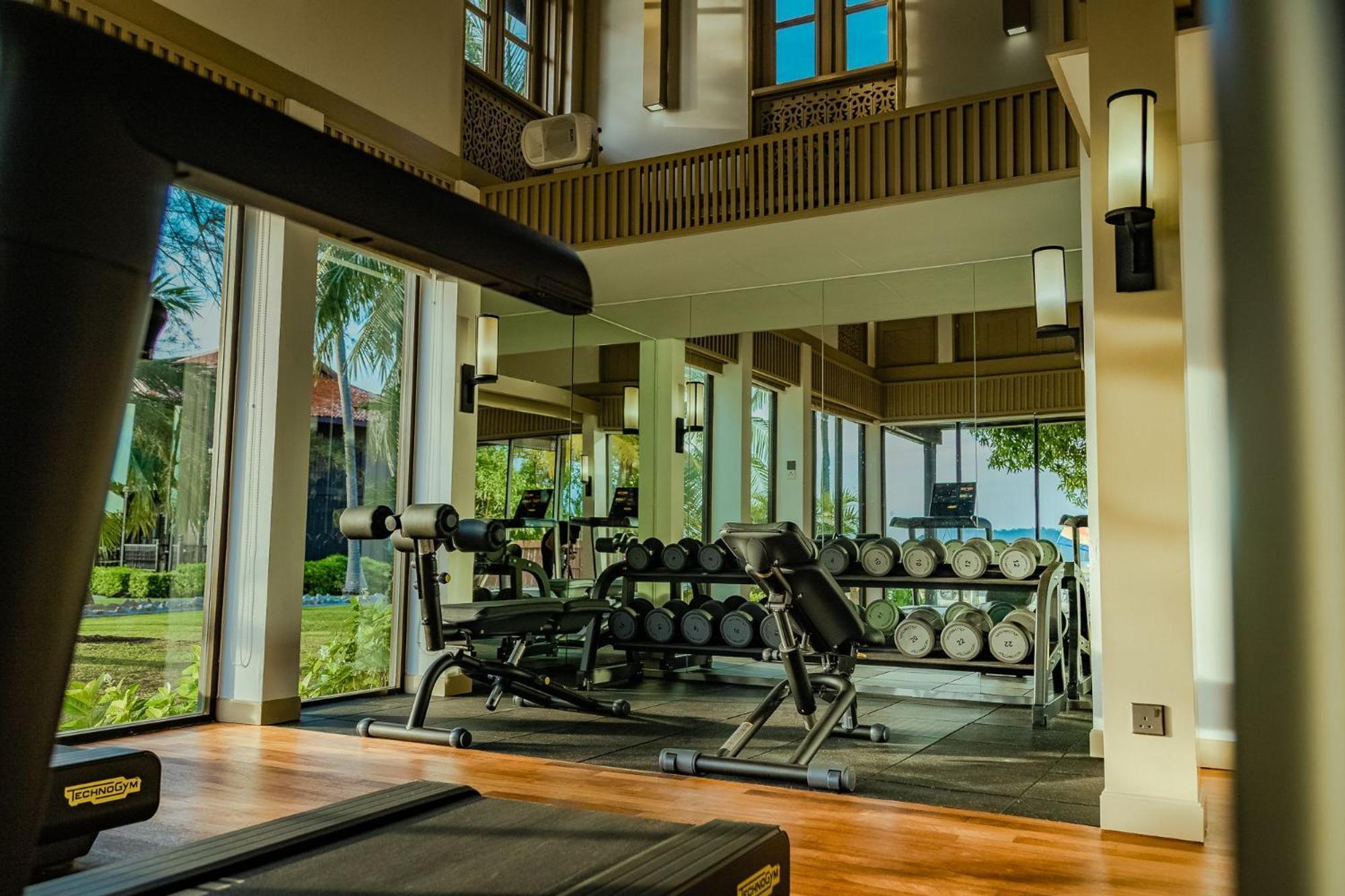 เพอลังอิ บีช รีสอร์ต แอนด์ สปา ลังกาวี Hotel Langkawi ภายนอก รูปภาพ The gym at the resort
