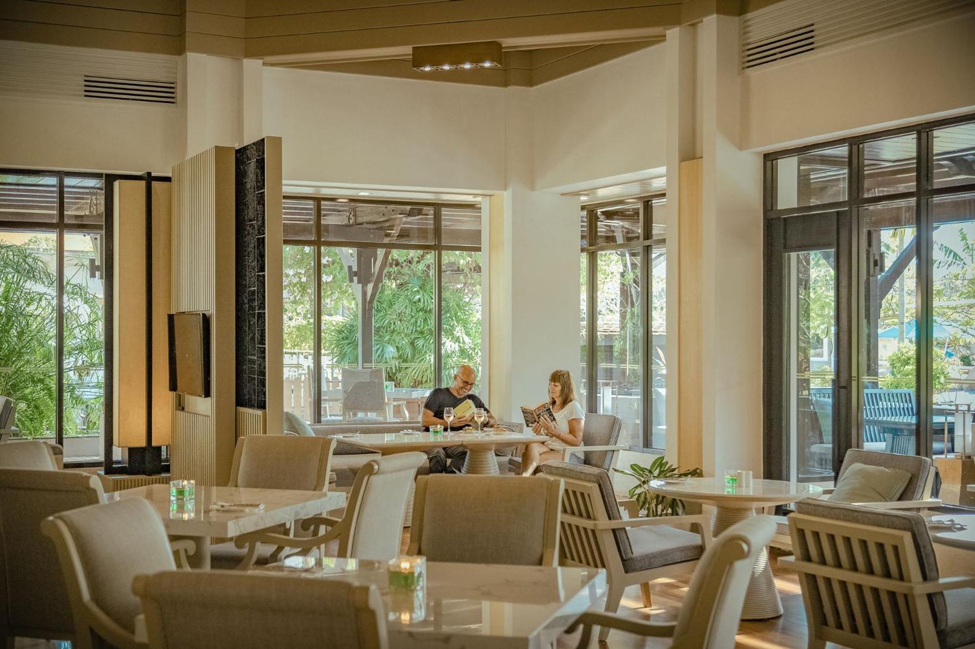 เพอลังอิ บีช รีสอร์ต แอนด์ สปา ลังกาวี Hotel Langkawi ภายนอก รูปภาพ The lobby at the Four Seasons Resort