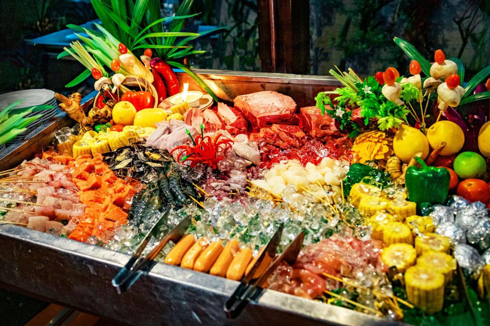 เพอลังอิ บีช รีสอร์ต แอนด์ สปา ลังกาวี Hotel Langkawi ภายนอก รูปภาพ A seafood salad bar