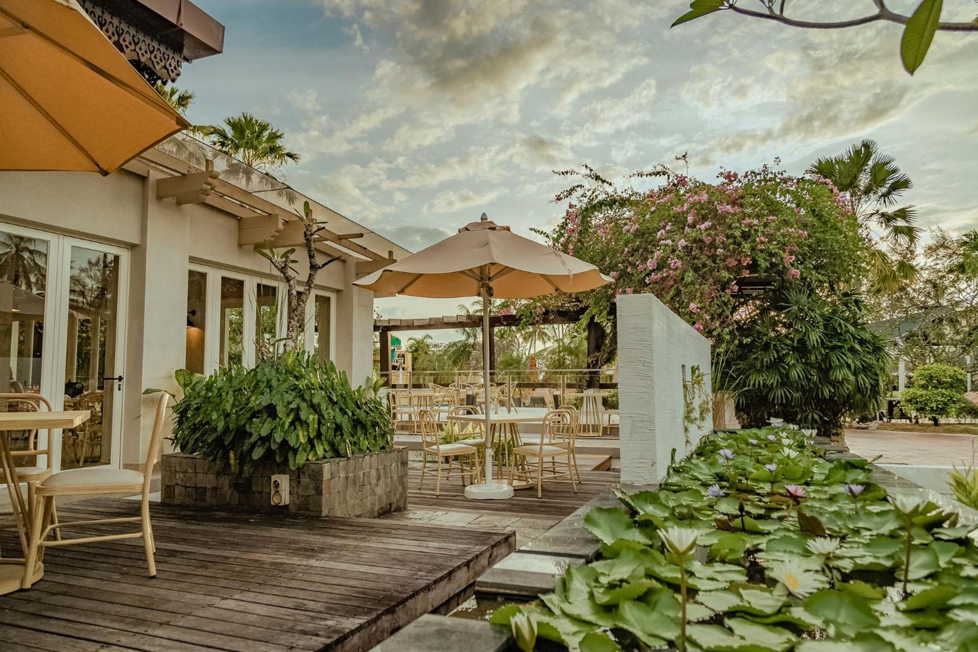 เพอลังอิ บีช รีสอร์ต แอนด์ สปา ลังกาวี Hotel Langkawi ภายนอก รูปภาพ The restaurant at the resort