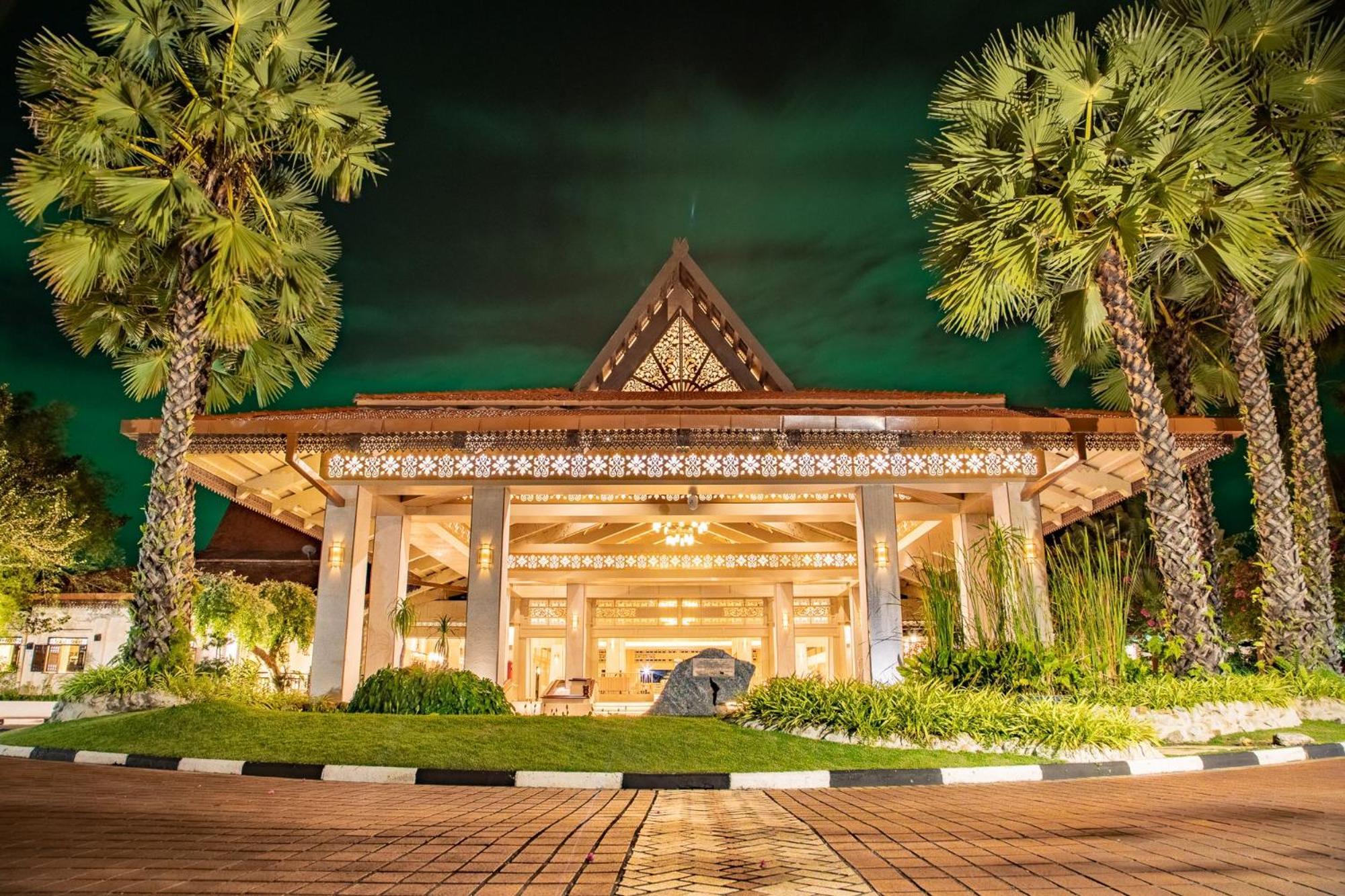 เพอลังอิ บีช รีสอร์ต แอนด์ สปา ลังกาวี Hotel Langkawi ภายนอก รูปภาพ The Royal Thai Hotel