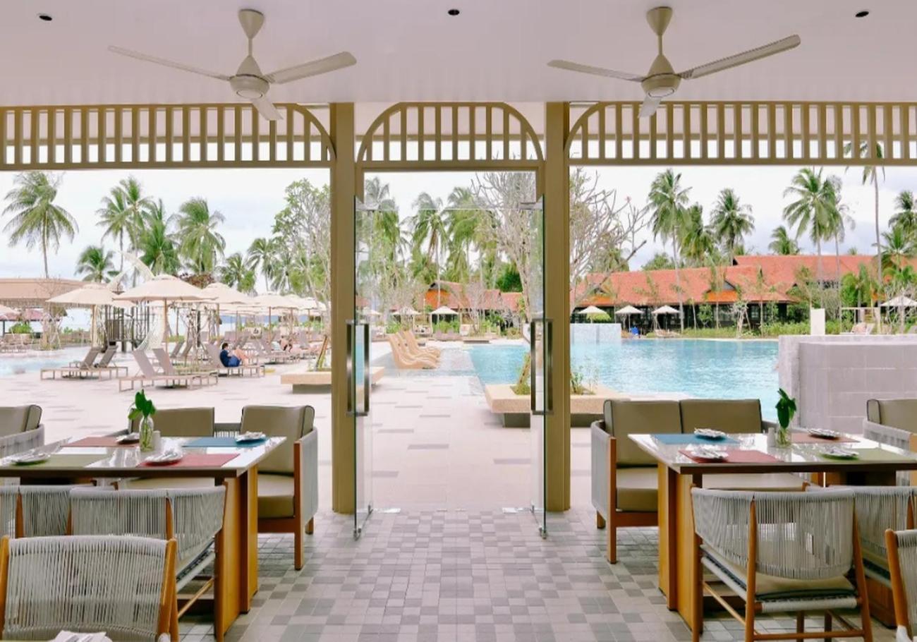 เพอลังอิ บีช รีสอร์ต แอนด์ สปา ลังกาวี Hotel Langkawi ภายนอก รูปภาพ The restaurant at the resort
