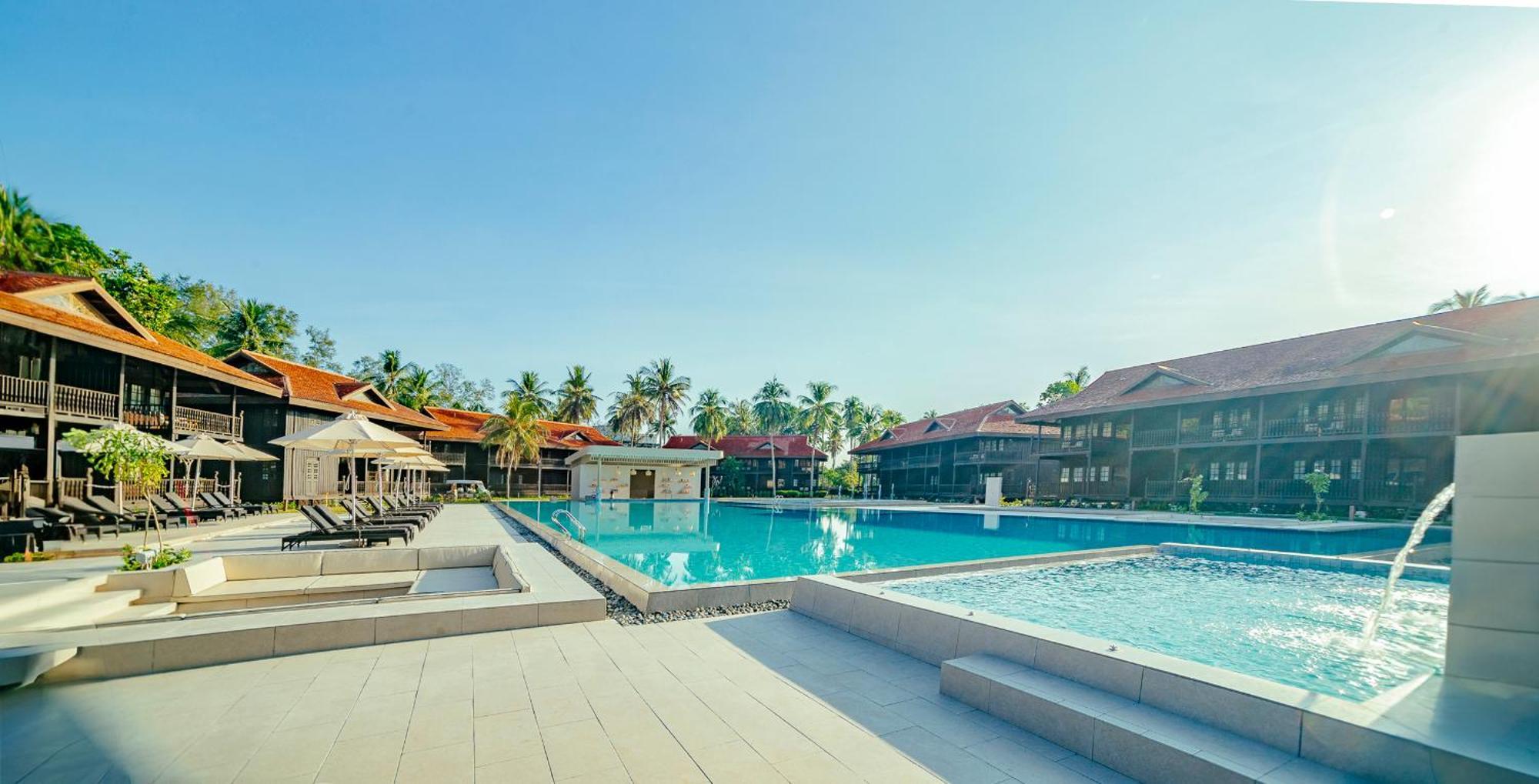เพอลังอิ บีช รีสอร์ต แอนด์ สปา ลังกาวี Hotel Langkawi ภายนอก รูปภาพ The swimming pool at the resort