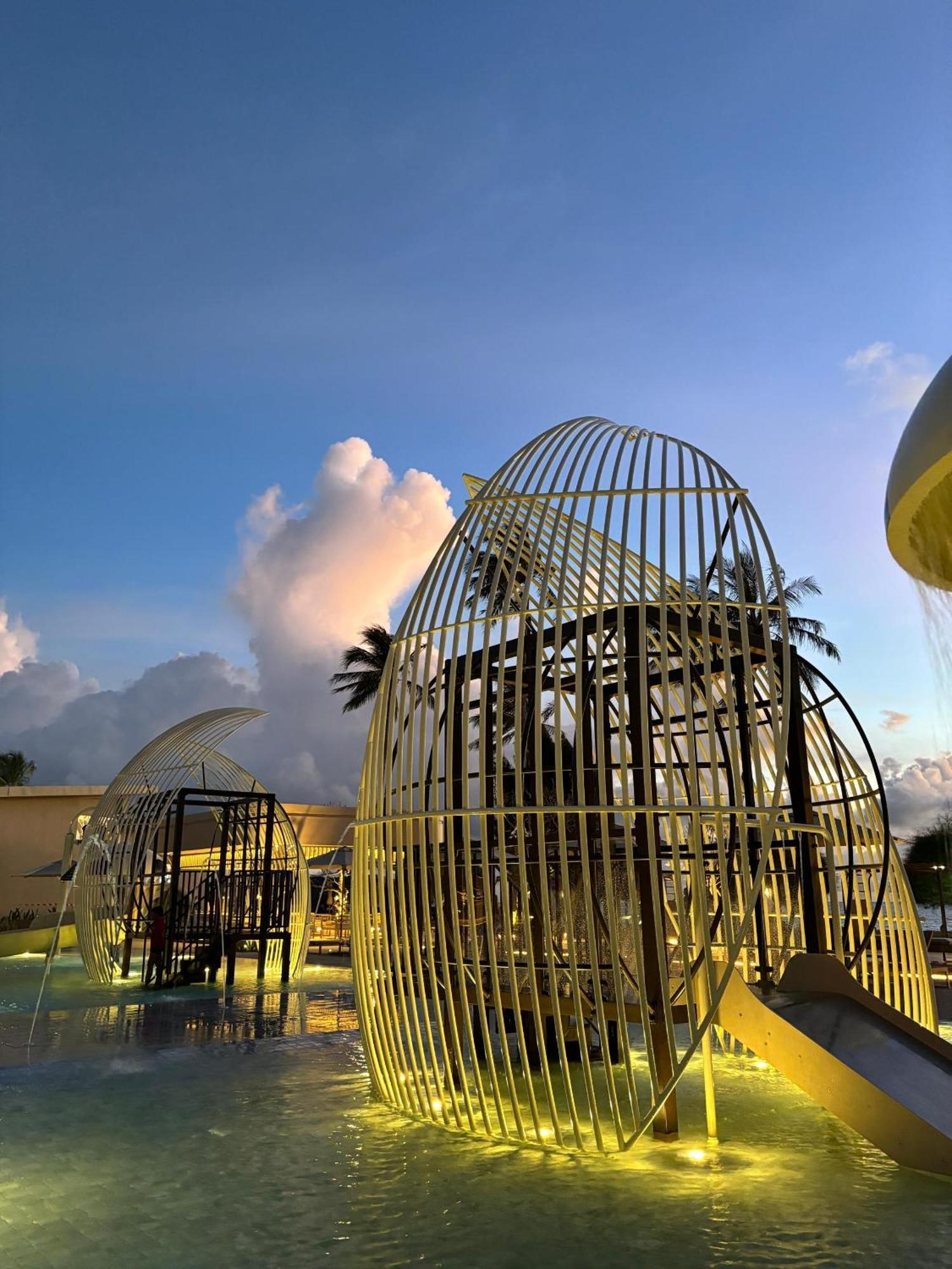 เพอลังอิ บีช รีสอร์ต แอนด์ สปา ลังกาวี Hotel Langkawi ภายนอก รูปภาพ The birdcage at the resort