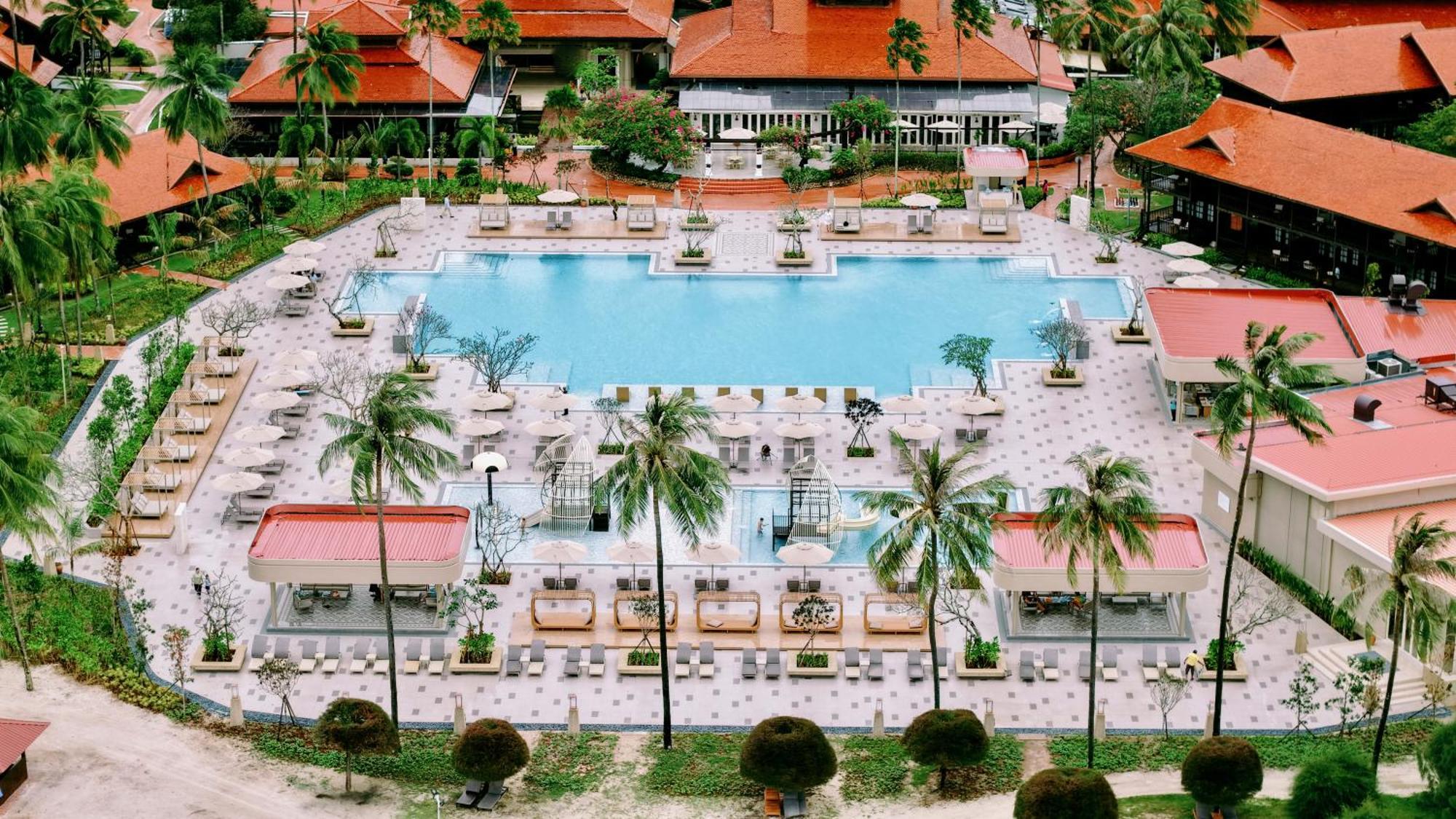 เพอลังอิ บีช รีสอร์ต แอนด์ สปา ลังกาวี Hotel Langkawi ภายนอก รูปภาพ The pool at the Royal Thai Hotel